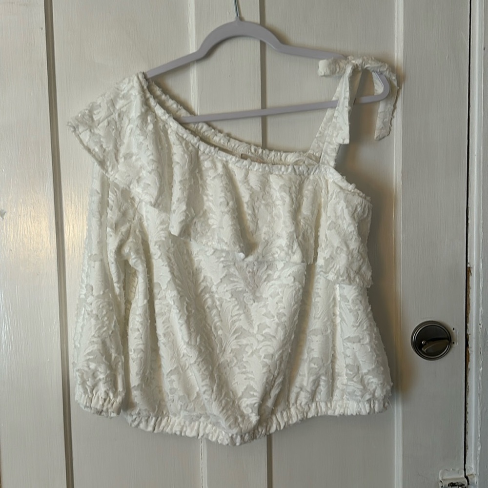 LAUREN CONRAD Womans top.